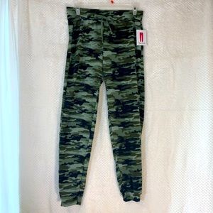 NWT - Women’s Camo Army Pants, Cuffed Relaxed Leggings, Sweatpants - Super Soft